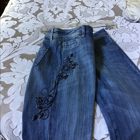 WHBM Jeans - Picture 4 of 9